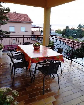 Apartman Peros דירה *