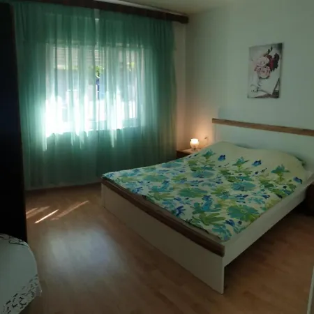 Apartman Peros *